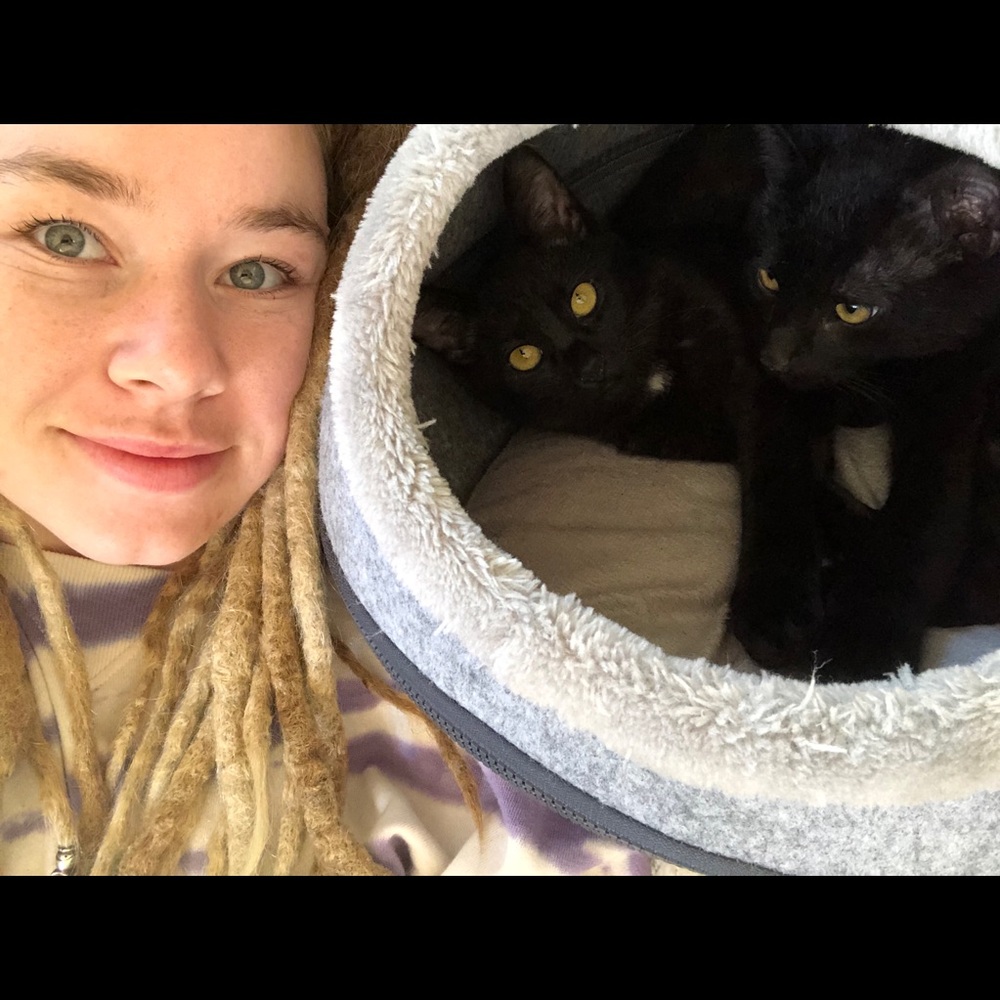 Meet your Posher, Emily